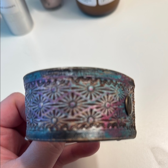 A Rare Bird Leather Tooled Purple Blue White 2 Adjustable Snap Bracelet NWT‎ - Picture 4 of 7